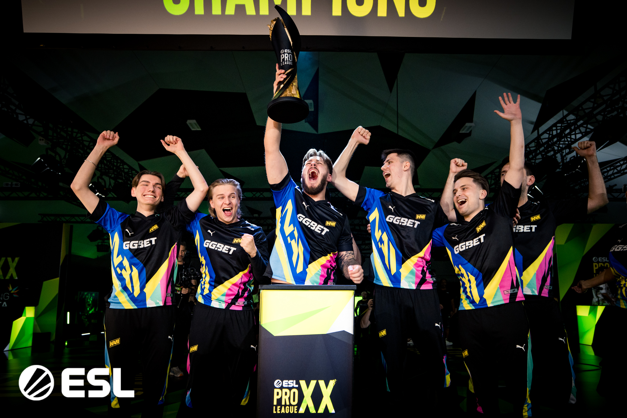 Natus Vincere with trophy