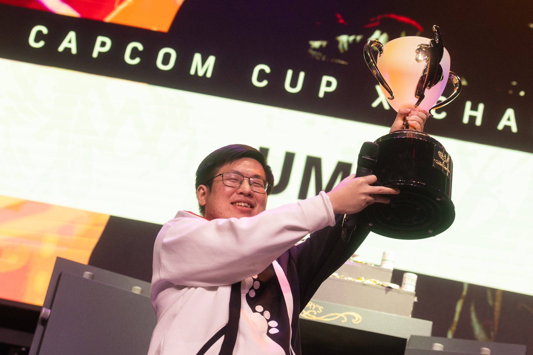 Uma lifted his first international trophy at the Capcom Cup X, photo via Robert Paul