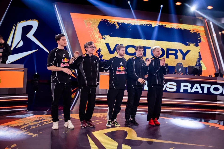 Los Ratones at LEC Versus stage